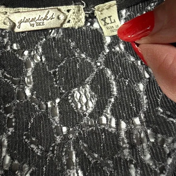 Gimmicks by BKE Top XL Black Flowy Lace 3/4 Sleeve Tie-Neck Women's Goth Dark - Picture 7 of 13